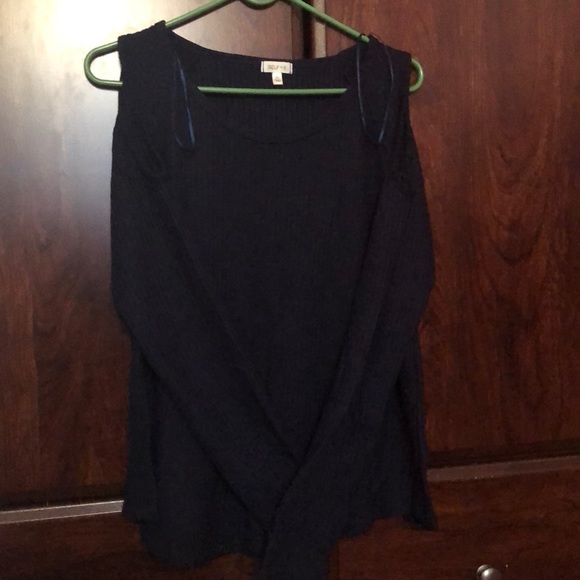 Cold shoulders sweater - Picture 2 of 3